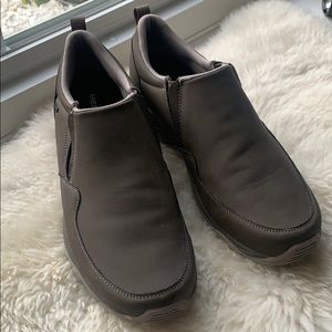 Men’s size 11 stone Merrills